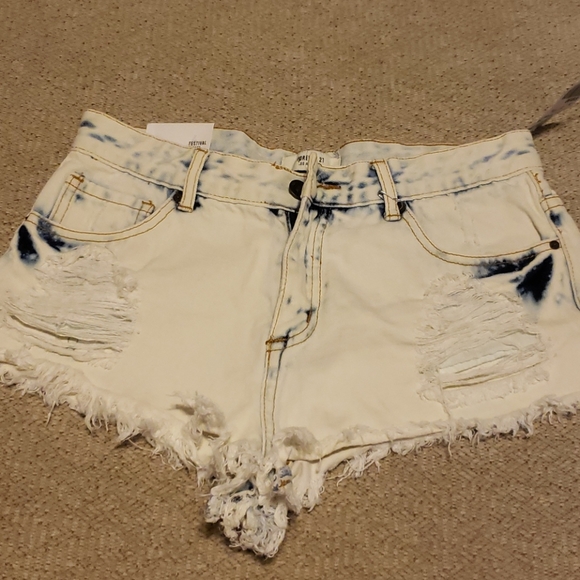 Shorts - Picture 1 of 2